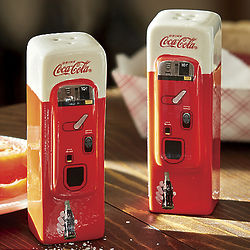 Retro Coca-cola Vending Machines Salt and Pepper Set