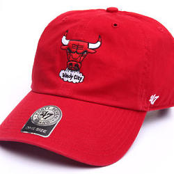 Chicago Bulls Clean Up 47 Strapback Cap in Red
