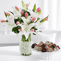 Mother's Day Oriental Lillies Bouquet with 12 Fancy Strawberries