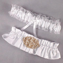 The Luxe Collection Garter Set in White