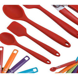 Colourworks 16-Piece Kitchen Tool And Gadget Set in Red