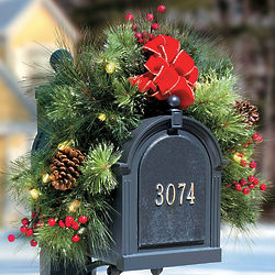 Pre-Lit Classic Christmas Mailbox Garland