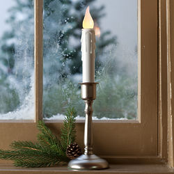 Single Cordless Window Candle with Automatic Timer