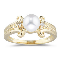 Diamond and Pearl Ring in 14K Yellow Gold