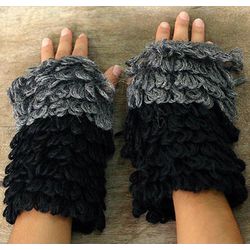 'Ruffled Black' Alpaca Wool Fingerless Gloves