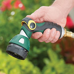 Thumb-Controlled Hose Nozzle with 7 Functions