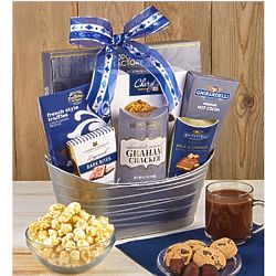 Deluxe Distinctive Delights Holiday Gift Basket