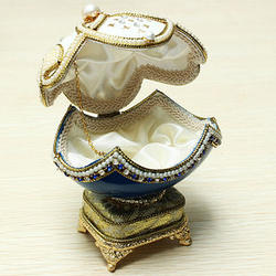 Royal Carriage Egg Carving Music Box