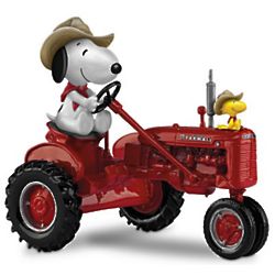Peanuts Snoopy and Woodstock on a Farmall B Tractor Figurine