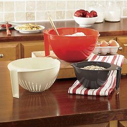 Nesting Mixing Bowls and Colander
