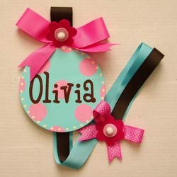 Hand Painted Round Wall Letter Hair Ribbon Holder in Aqua/Pink