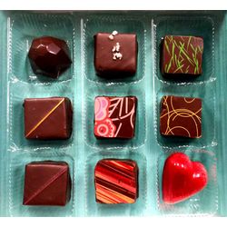 9 Pieces of Mayana Chocolates in Signature Box