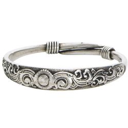 Silvery Waves Floral Bangle