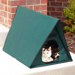 Outdoor Heated Multiple-Cat Shelter