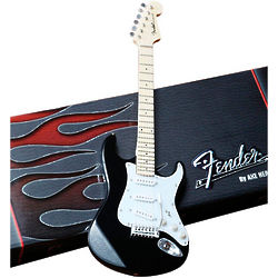 Hal Leonard Fender Stratocaster Classic Miniature Guitar Replica