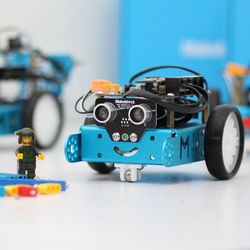Beginner's Robot Kit in Blue
