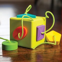 Oombee Cube Baby Toy