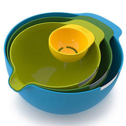 Nesting Mixing Bowl Set with Egg Separator