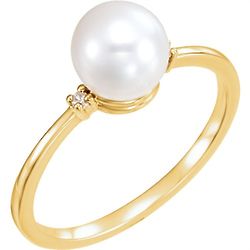 14k Gold Diamond and Solitaire Pearl Ring
