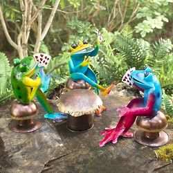 Metal Poker-Playing Frogs Sculpture