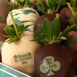 St. Patrick's Day Decorated Chocolate Covered Strawberries