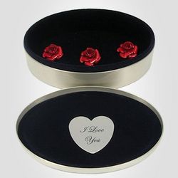 3 Heirloom Mini Roses in Oval Cherish Box