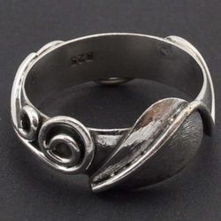 Sterling Silver Leafy Vine Ring