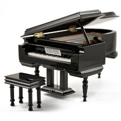 18-Note Miniature Grand Piano in Hi-Gloss Black