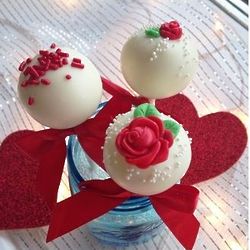 12 Valentine's Day Cake Pops