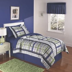 Complete Bed Set with White, Navy, and Green Plaid Pattern