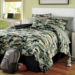 Complete Full Camo Bed Set