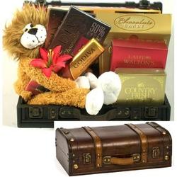 Go Wild Leo the Lion Stuffed Animal and Chocolates Gift Trunk