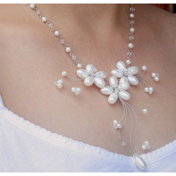 'Bouquet of Pearls' Choker